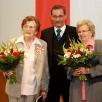 Ministerpräsident a.D. Matthias Platzeck mit Charlotte Kroll und Ilse Heinrich