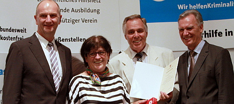 Ehrenamtler des Monats August 2013 Herr Jürgen Lüth mit Urkunde