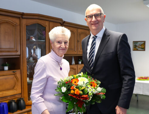 Ehrenamt des Monats: Woidke zeichnet Heiderose Reber für ihr Engagement im Seniorenclub Wusterwitz aus