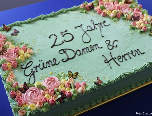 Engel in Grün – Ministerpräsident Woidke zeichnet ehrenamtlichen Besuchsdienst „Grüne Damen und Herren“ für 25 Jahre Engagement aus