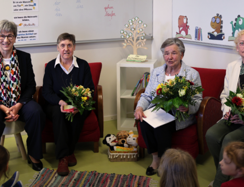 Ehrenamt des Monats: Ministerin Schneider zeichnet „Lese-Omi“ Gerda Kleinrensing aus